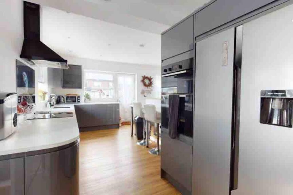 Love Lancing By The Sea With Optional Large Hot Tub Sleeps Up To 8 & Free Parking 빌라 외부 사진